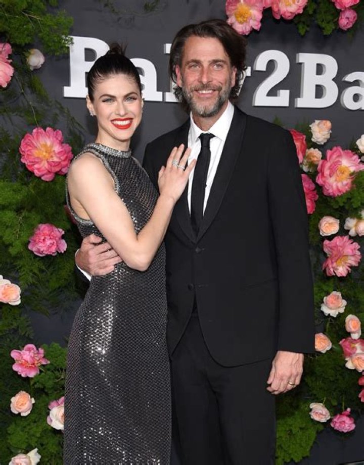 Alexandra Daddario Boyfriend in 2023: Who is the Actress Dating?