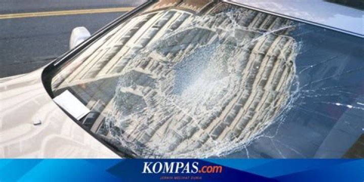 Ciri-ciri Kaca Mobil Retak yang Masih Bisa Diperbaiki