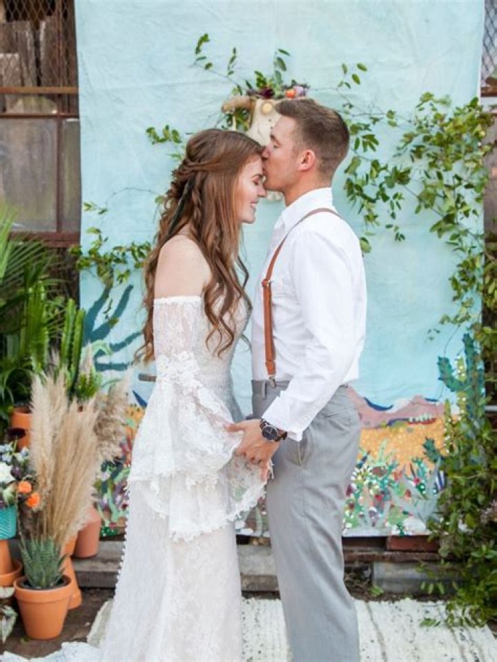 Is lauren daigle married?