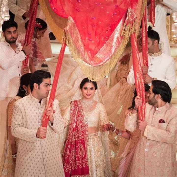 Isha Ambani, Anand Piramal's Rs 700 crore wedding's inside details