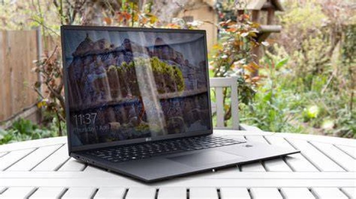 LG Gram 17 (2021) review
