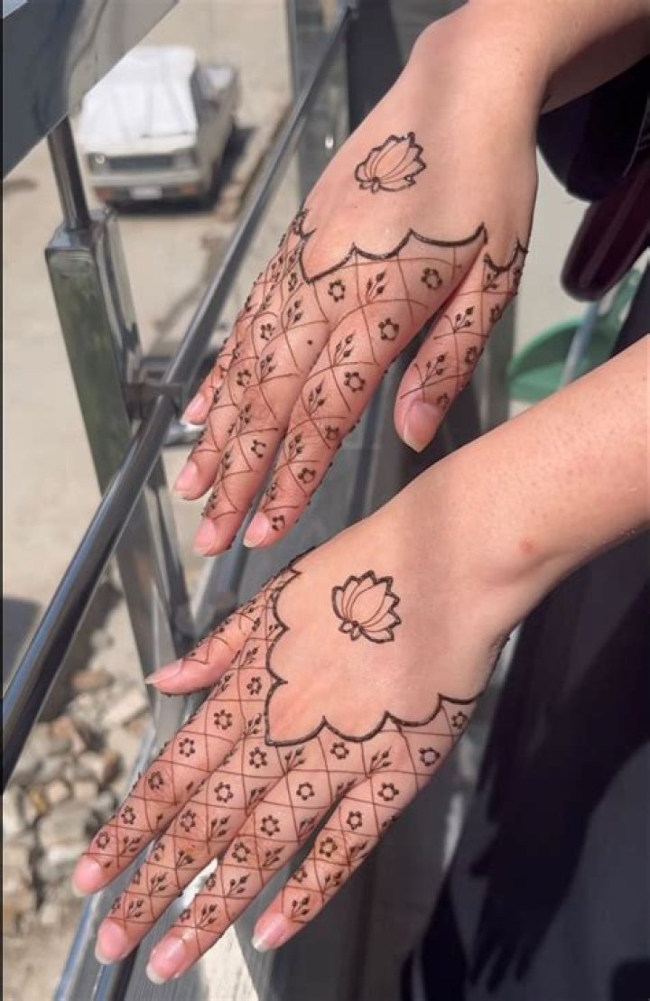 Rihanna's gun tattoo is only henna