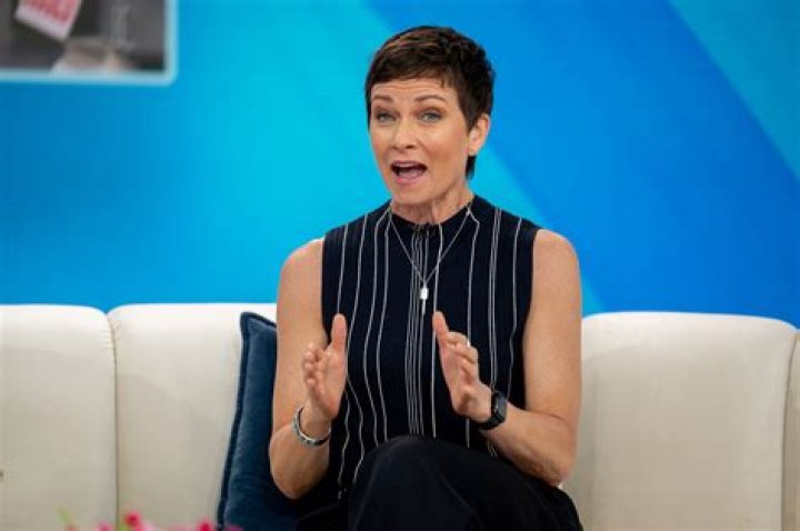 
Stephanie Gosk Bio, Wiki, Net Worth, Salary, Family, Height & Haircut