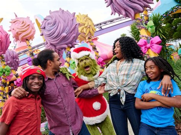 🎁 Tow-Mato & Grinch Visit at Sand & Silo Marketplace