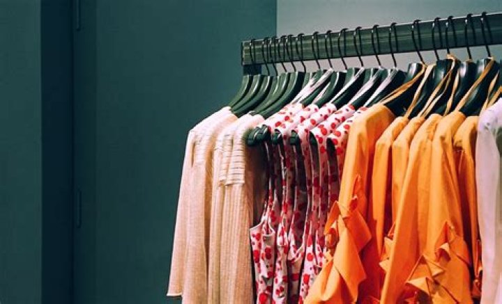 Trouver un nom de marque de vêtement : 35 idées géniales